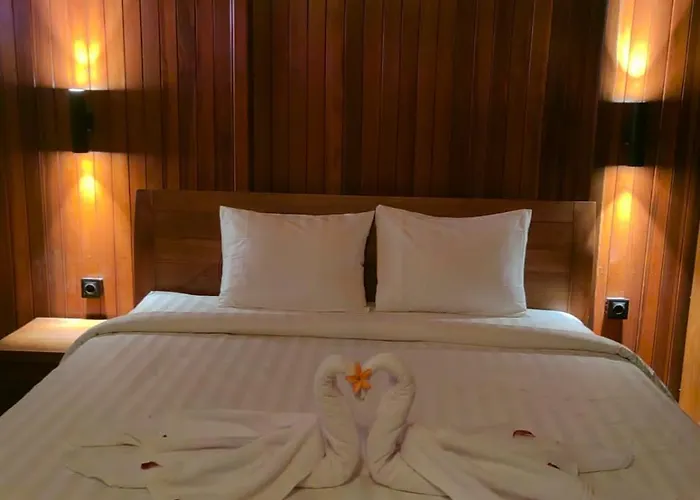 Wooden Village Gayang Bed & Breakfast *